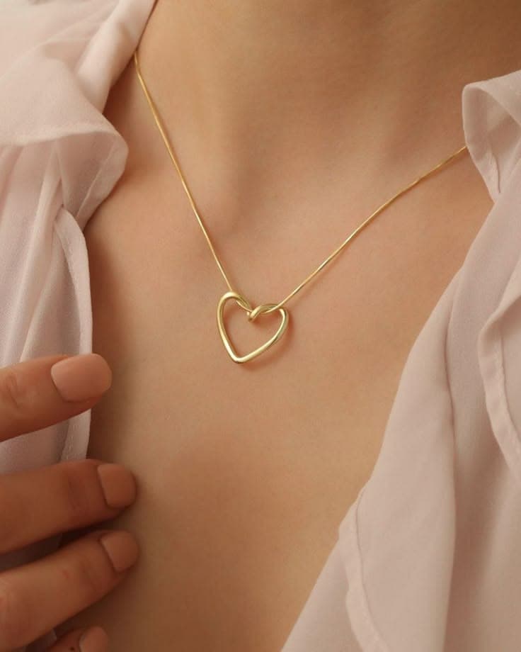 Elegant Heart Loop Necklace